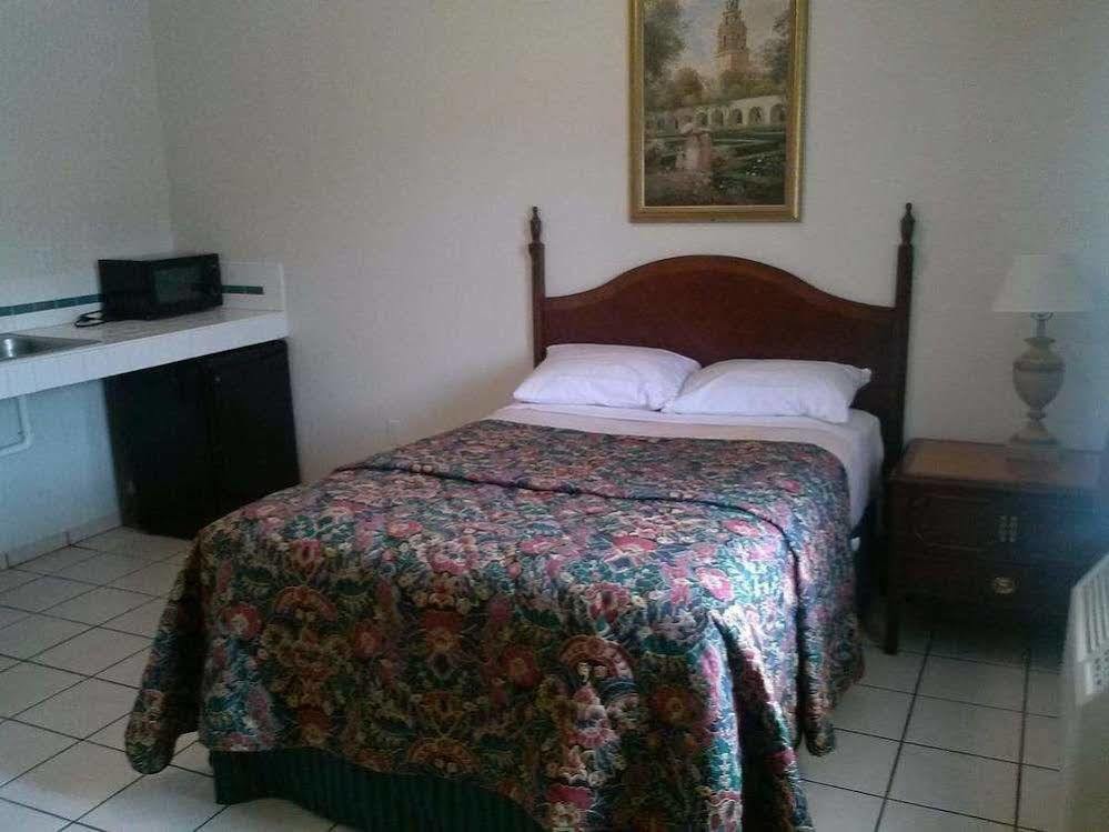 Economy Inn Пасо Роблс Экстерьер фото